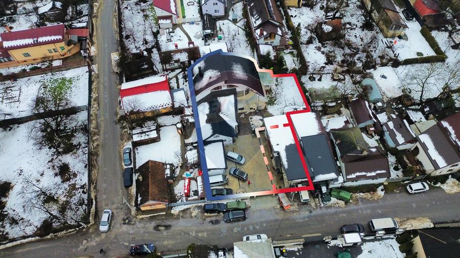 Casă / Vilă cu 10 camere de vânzare în SIGHETUL MARMATIEI zona Central