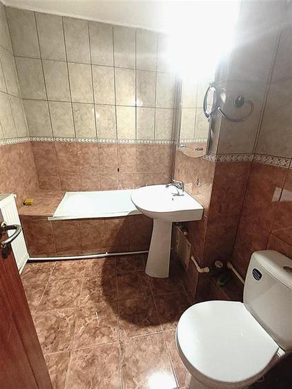 Apartament 3 camere conf 1 decomandat zona Centru - 6