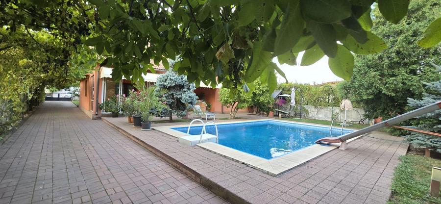 Vânzare Proprietate deosebita cu piscina, Gura Ocnitei Dambovita