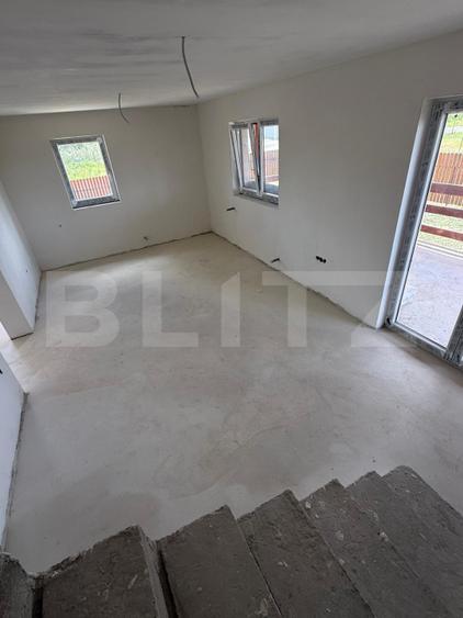 Casă P+M, 120 mp, teren de 400 mp, zona Reghin