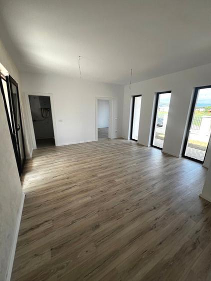 Casă modernă individuală, 3 camere, 2 bai, 300 mp teren