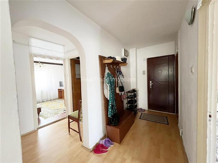Apartament 3 camere, 2 bai, 2 balcoane, 78 mp, Carpatilor