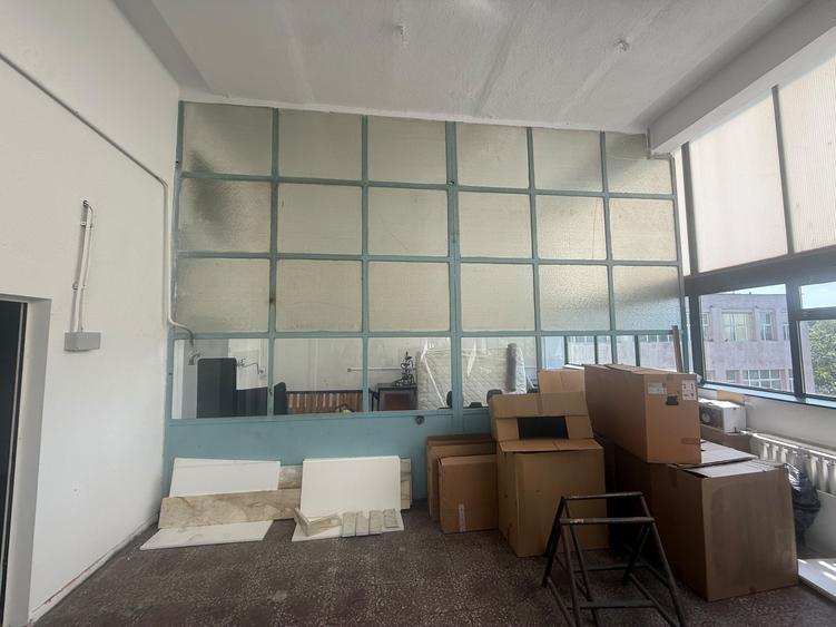 Spatiu Industrial 260Mp la etajul 3 cu Lift Marfa