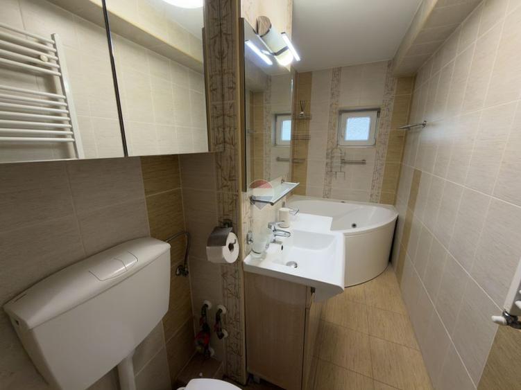 Apartament cu 3 camere de închiriat in Piata Victoriei