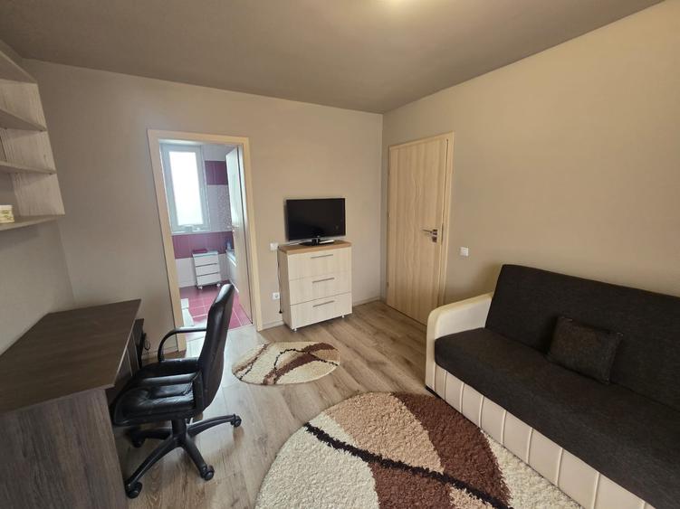 Casa tip duplex, zona Terra, Floresti