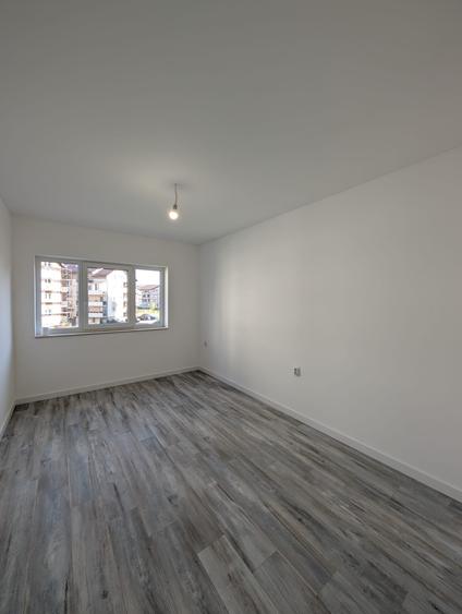 Apartament nemobilat cu 3 camere – Florești, zona Porii