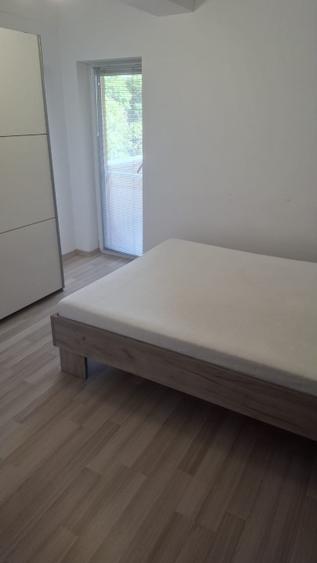 Proprietar, inchiriez apartament cu 3 camere si garaj