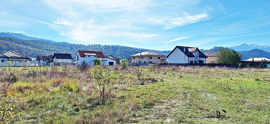 Intrare in Rasnov dinspre Brasov, zona de case noi, teren de 1976mp,