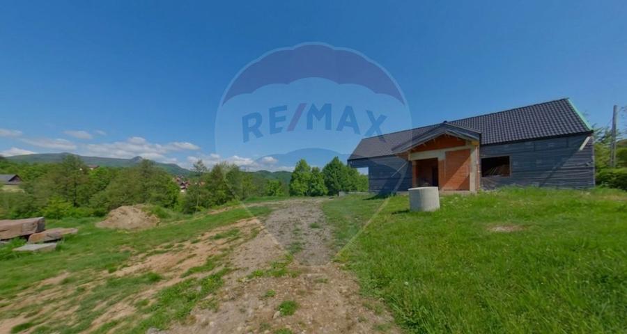 Casă cu 4 camere de vânzare/ localitatea Mara
