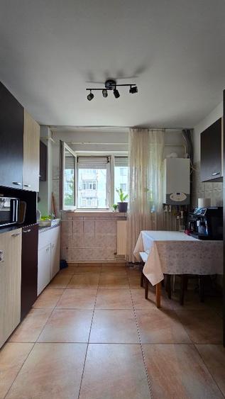Apartament et2 din 4centrala Craiovita zona Cinematograf