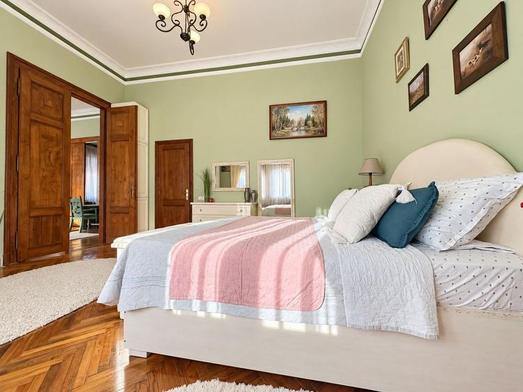 Apartament în Piața Libertății | Clădire istorică, balcon cu vedere spre piață