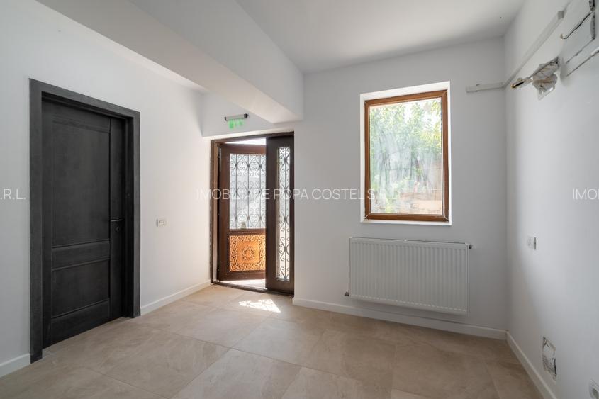Otopeni central - Calea Bucurestilor (DN1) vila P+2 cu 7 camere 6 bai, parcare
