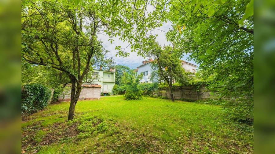 Teren generos și casă deosebită lângă Parcul Central┃