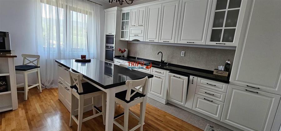 Casa de vanzare cu 1698mp teren 4 camere si pivnita