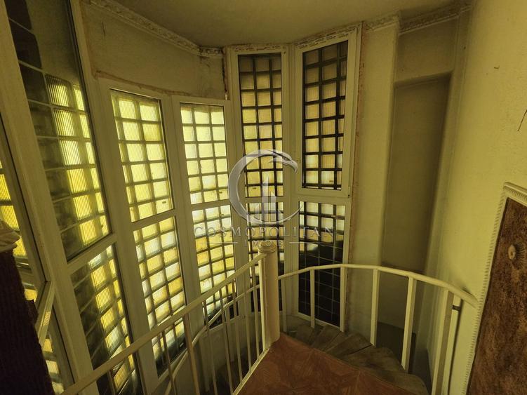 Apartament deosebit cu scara interioara si 4 camere ~ pozitie centrala