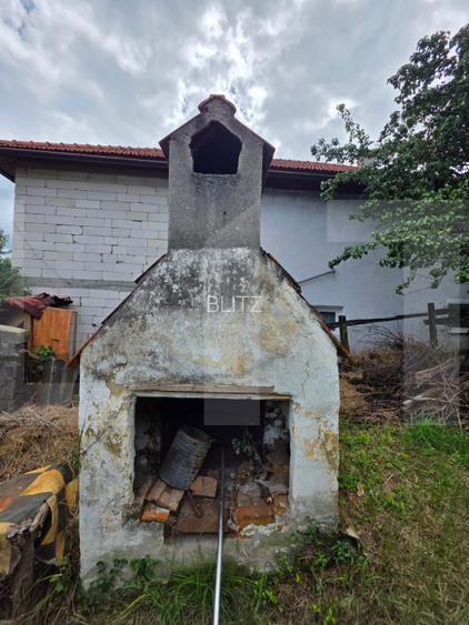 Casa traditionala din caramida in satul Anghelus - 13