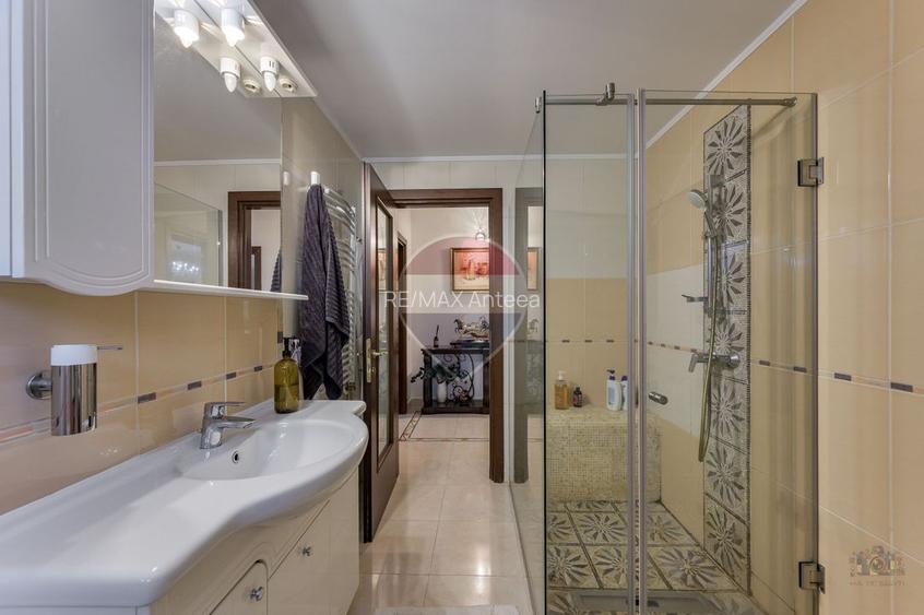 Vilă renovată P+1+M  | Foișor vitrat, grădină și jacuzzi - 31