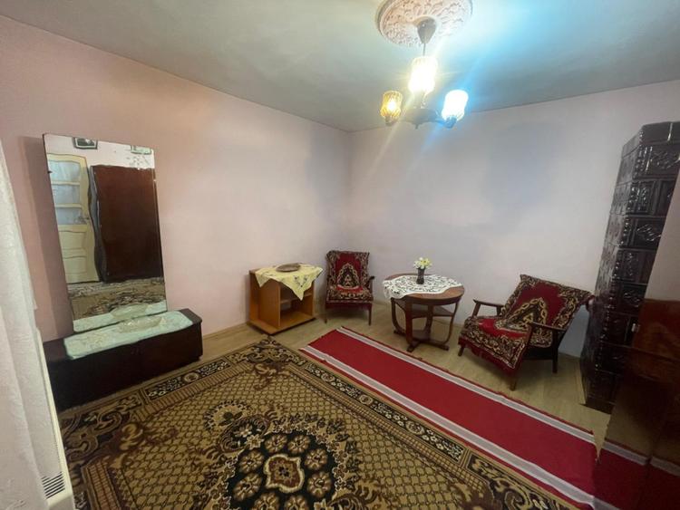 Casa parter, cu 4 camere, 140 mp, teren 1000 mp, zona Simnicul de Jos