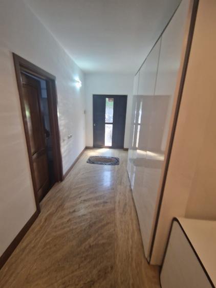 Casa cu 2 nivele in Cartierul Tilisca