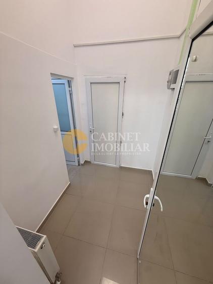 Spatiu Comercial Vitrat- 60mp - Front Stradal - Podu Ros