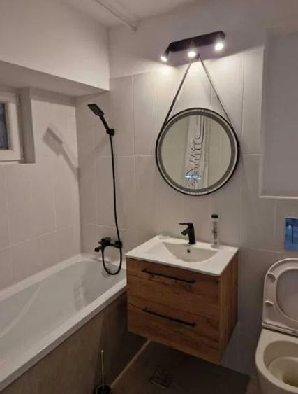 Splaiul Unirii,Dambovita,et.1/8,DECOMANDAT,2 balcoane,parcare,nemobilat