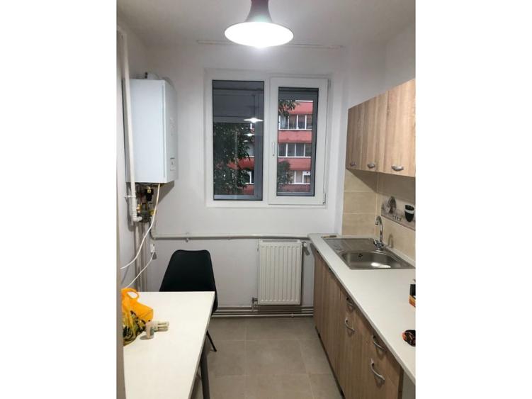 Inchiriez apartament 3 camere