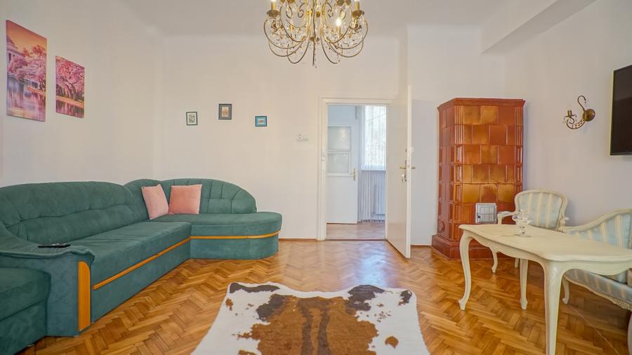 Centrul Istoric, apartament 3 camere in casa.