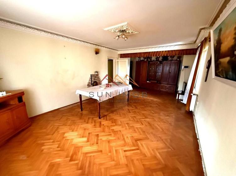 Vila 7 camere, an 1984, garaj, terasa, teren 604 m2, Poiana Campina,PH