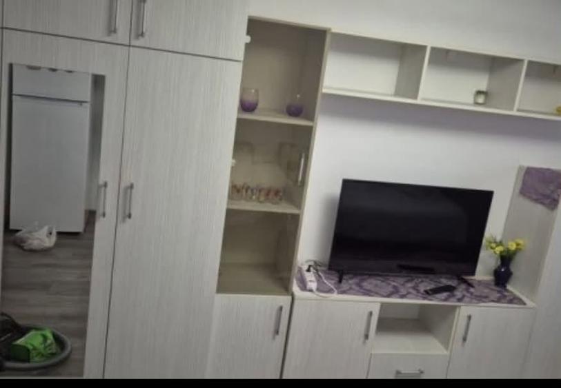 Garsonieră zona poarta 6 mobilată utilată 20 mp etaj 4/5 RADET