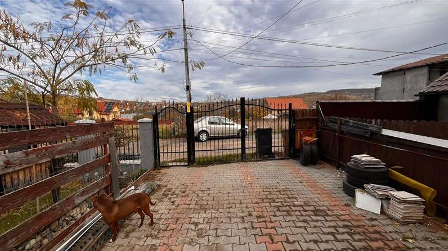 Apartament 3 camere, pe 2 nivele cu curte, in Bucium