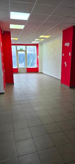 Spațiu comercial Piața Mihai Viteazu, vitrină la stradă, 64mp