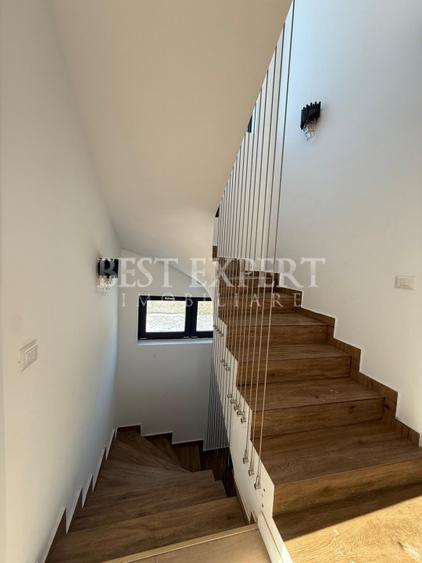 Vilă Premium | 3 Dormitoare | Teren 400 mp | Ansamblu Privat | 3 Parcări