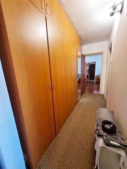 Apartament 3 camere zona Astra- Carpatilor