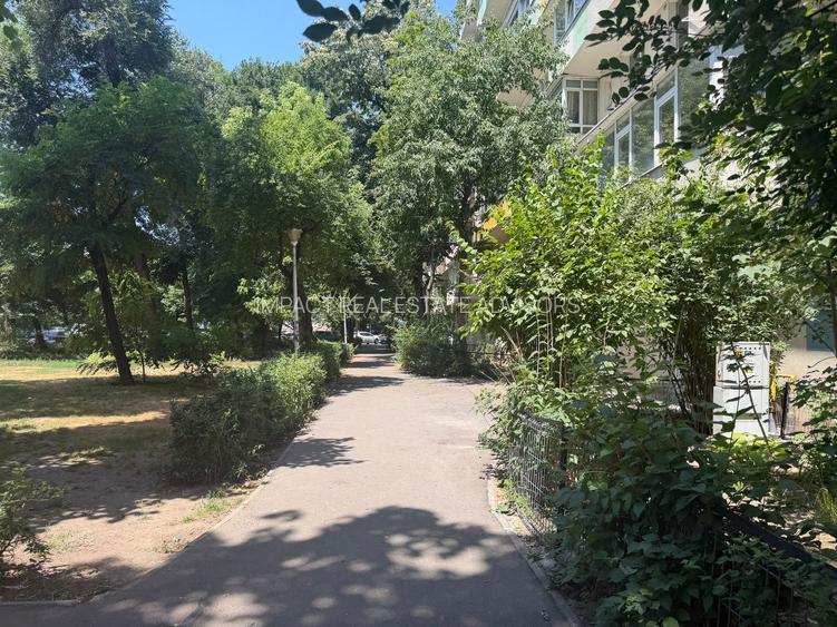 2 camere renovat complet Calea Grivitei plan secund -vedere spate | metrou 1 Mai - 9