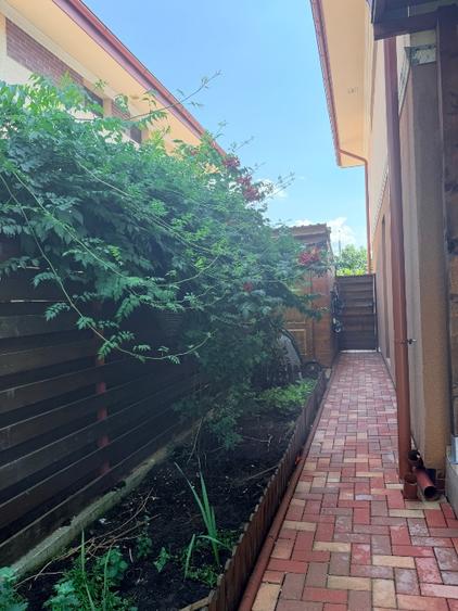 Casă tip duplex 4 camere 3 băi 3 locuri de parcare în Tunari
