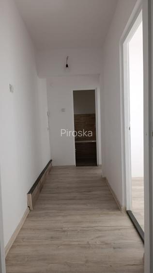 De vanzare apartament cu trei camere, renovat, cu pivnita