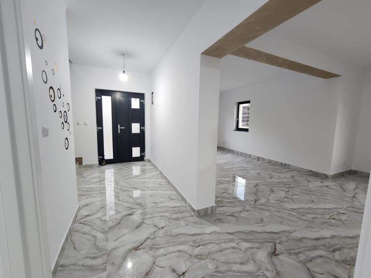 CASA 4 CAMERE, 2 BAI, 440 MP TEREN, MIROSLAVA