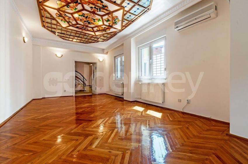 Vila spatioasa S+P+2+Pod | 7 camere, 4 bai