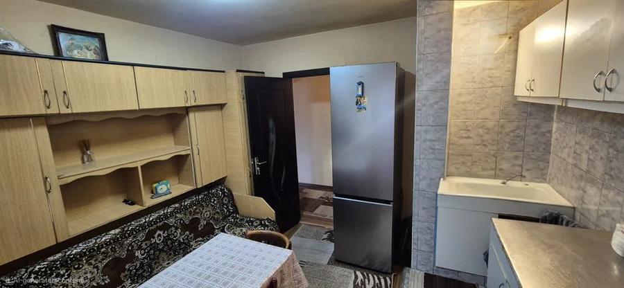 Apartament 2 camere decomandat, etaj intermediar, cartier Plopilor