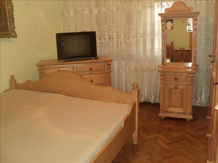 De inchiriat apartament cu doua camere in zona spitalul judetean Vrancea.