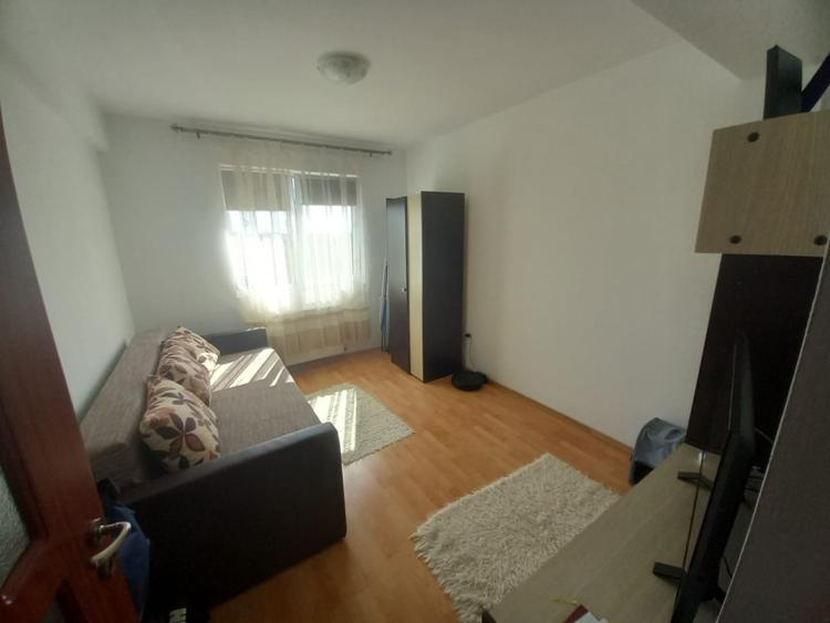 Apartament 3 camere, 67 mp, etaj 3/5, zona Sud