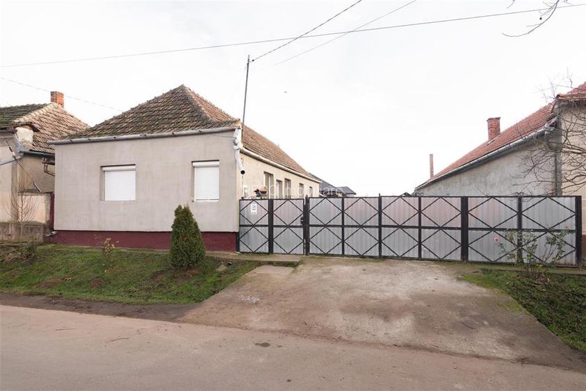 RECO, Doua case, una noua iar cealaltă renovată complet, Zona Tarcea, - 38