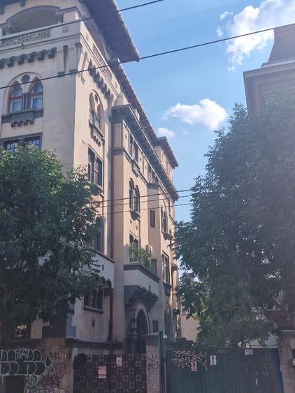 Lovely large sunny studio apartment – Dacia Polona area