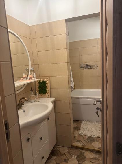 Vând apartament complet mobilat și utilat recent