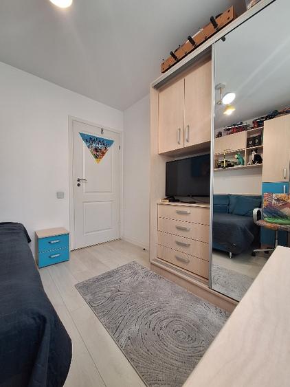 Apartament 4 camere, 2 bai, Drumul Taberei Istru renovat complet, bloc anvelopat