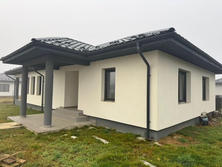 Casă individuală de vânzare – 131 mp construiți, teren 6 ari