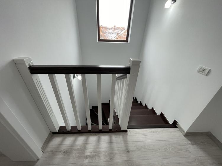Duplex P+1E -unități separate prin cameră tehnica