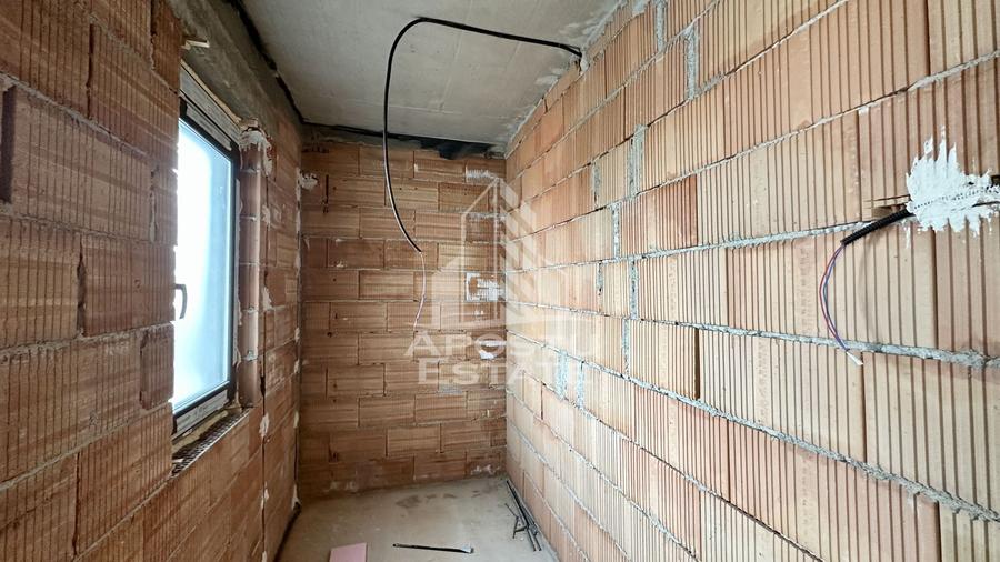 Jumatate de duplex de vanzare cu 5 camere, Dumbravita