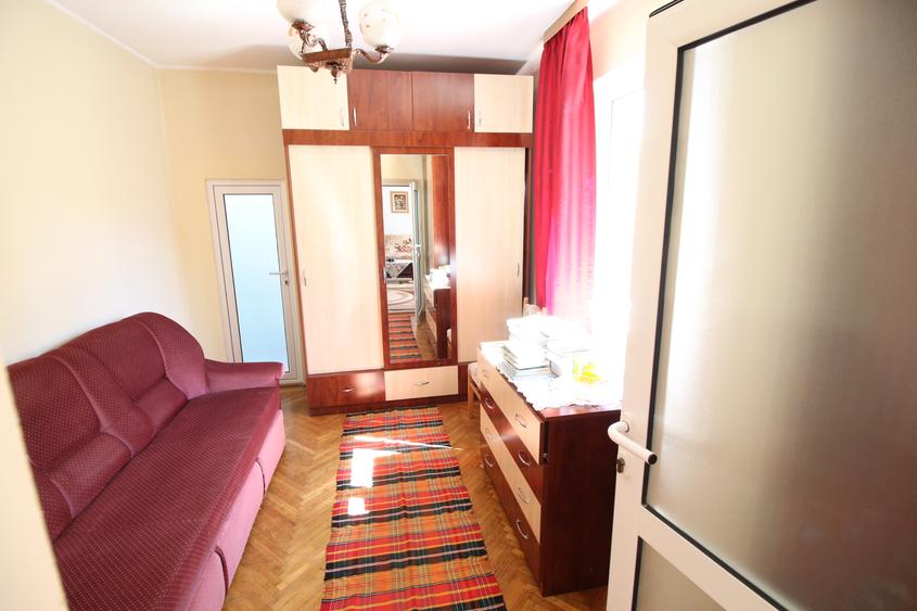 Vand/schimb casa  P+1, zona centrala - 200.000 euro