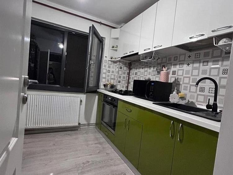 Vand apartament 3 camere, decomandat